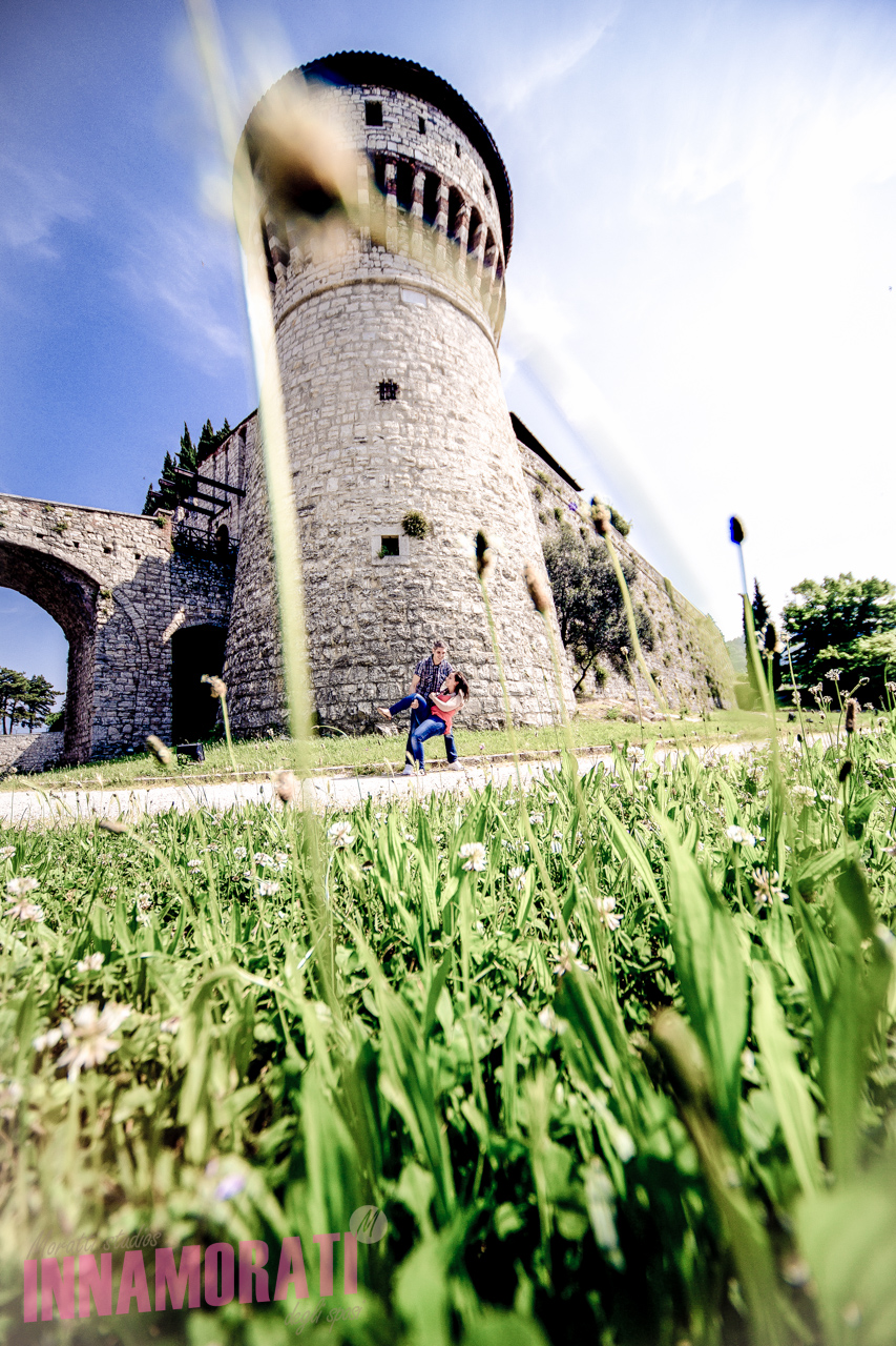 Regalati un servizio fotografico pre Matrimonio a Brescia come Sara e Michele! Foto studio pop art regala il love sessione nei servizi inclusi al pacchetto di Foto digitali e fotolibro (Album di matrimonio). Un meraviglioso regalo per essere a vostro agio ancor prima il fatidico giorno delle nozze!!! Un esclusiva che solo fotopopart.it & Innamorati degli sposi offre a tutti gli innamorati pronti al matrimonio!. Contatta lo studio e richiedi le informazioni o un primo preventivo. Un regalo unico gratuito ti aspetta, prenota la tua love session, richiedi informazioni al 3289169787