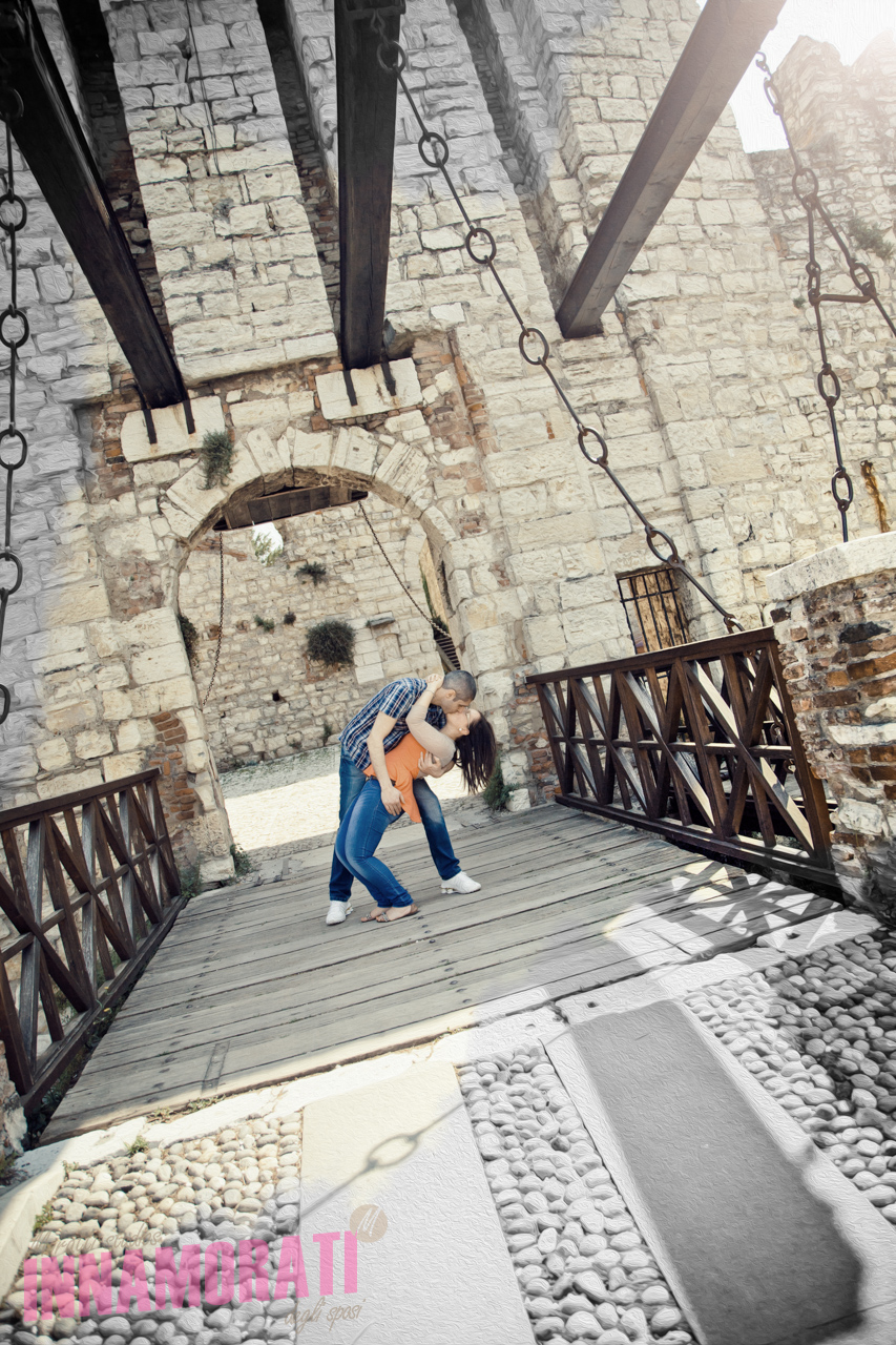 fotografo di matrimonio wedding reportage di Sara e Michele al castello di Brecia. Il nostro staff creativo sapra'&nbsp; soddisfare quello che ancora non avete trovato. Richiedi un preventivo di Matrimonio, Innamorati e studio fotografico pop art sono la garanzia per il Vs ricordo. Studio a Brescia e Rovato. Tel 3289169787 - 0307722364