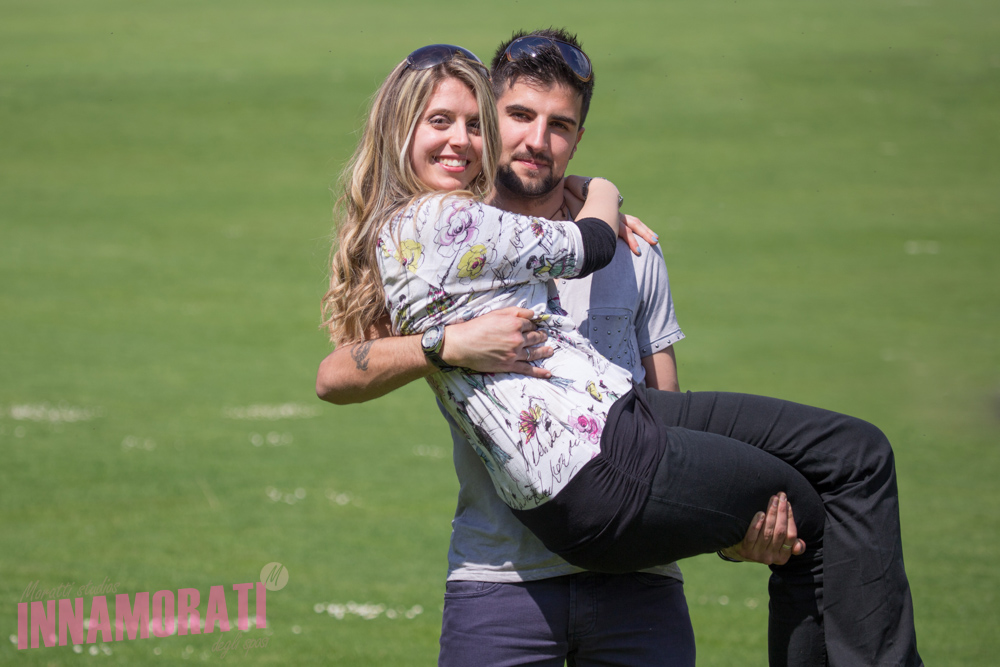 Regalati un servizio fotografico pre Matrimonio a Verona come Nicolas e Lucia! Foto studio pop art 
regala il love sessione nei servizi inclusi al pacchetto di Foto digitali e fotolibro (Album di 
matrimonio). Un meraviglioso regalo per essere a vostro agio ancor prima il fatidico giorno delle 
nozze!!! Un esclusiva che solo fotopopart.it & Innamorati degli sposi offre a tutti gli innamorati 
pronti al matrimonio!. Contatta lo studio e richiedi le informazioni o un primo preventivo. Un 
regalo unico gratuito ti aspetta, prenota la tua love session, richiedi informazioni al 3289169787