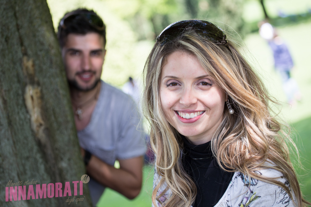 fotografo di matrimonio wedding reportage di Nicolas e Lucia al parco di Verona. Il nostro staff creativo sapra'&nbsp; soddisfare quello che ancora non avete trovato. 
Richiedi un preventivo di Matrimonio, Innamorati e studio fotografico pop art sono la garanzia per il Vs ricordo. Studio a Brescia e Rovato. Tel 3289169787 - 0307722364